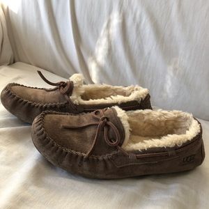 Chocolate Brown Ugg  Dakota Moccasins